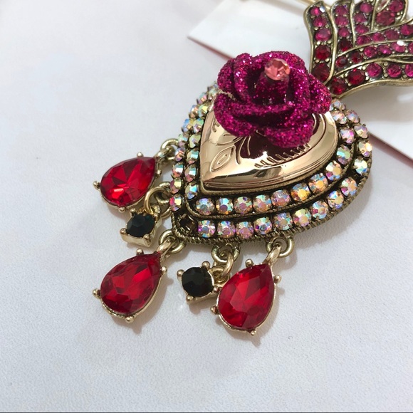 FIRM$‼️Betsey Johnson Queen Heart Pin - Picture 2 of 3